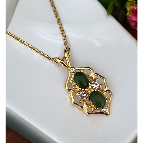 Vintage Pendant Necklace Jade Clear Crystals Gold Tone 7V - Picture 1 of 6